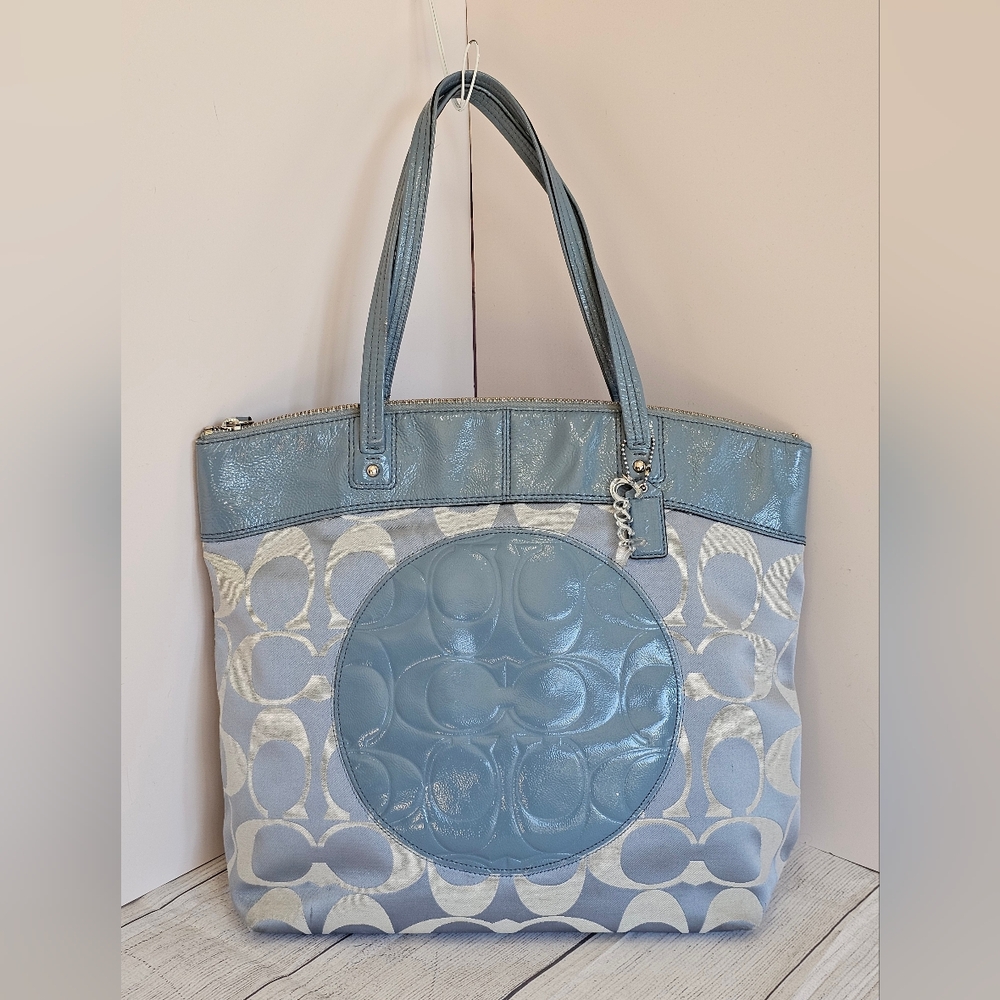 Coach Laura Blue and White Signature Tote F18335